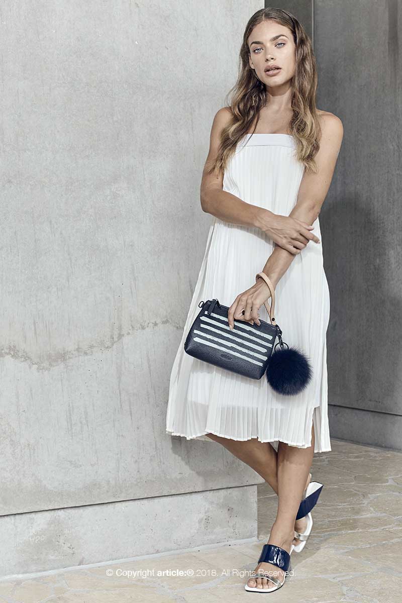 article: #400 Bag Charm / Keyring Pom Pom - Indigo