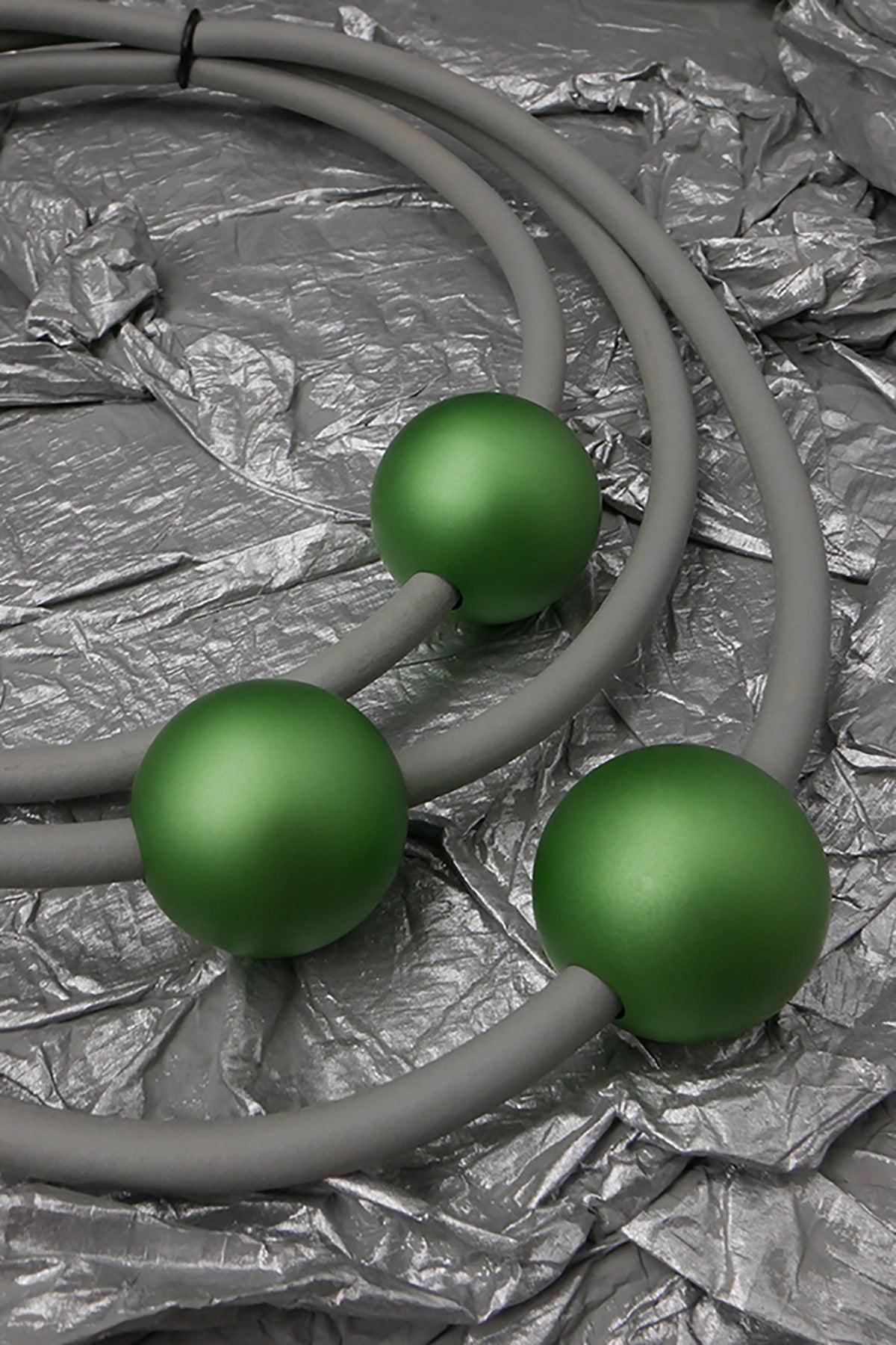 article: #504 Neckpiece Orb Matinée - Apple Green