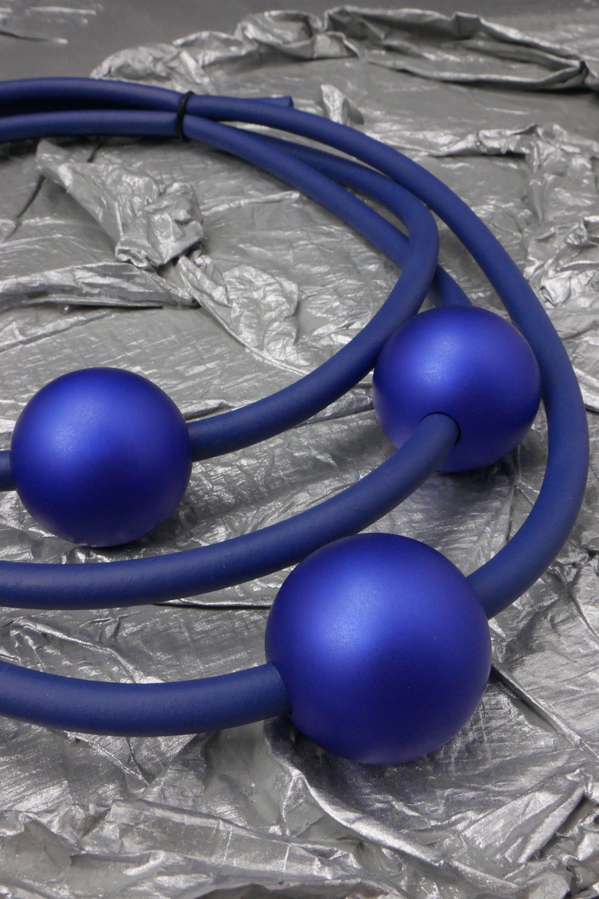 article: #504 Neckpiece Orb Matinée - Electric Blue