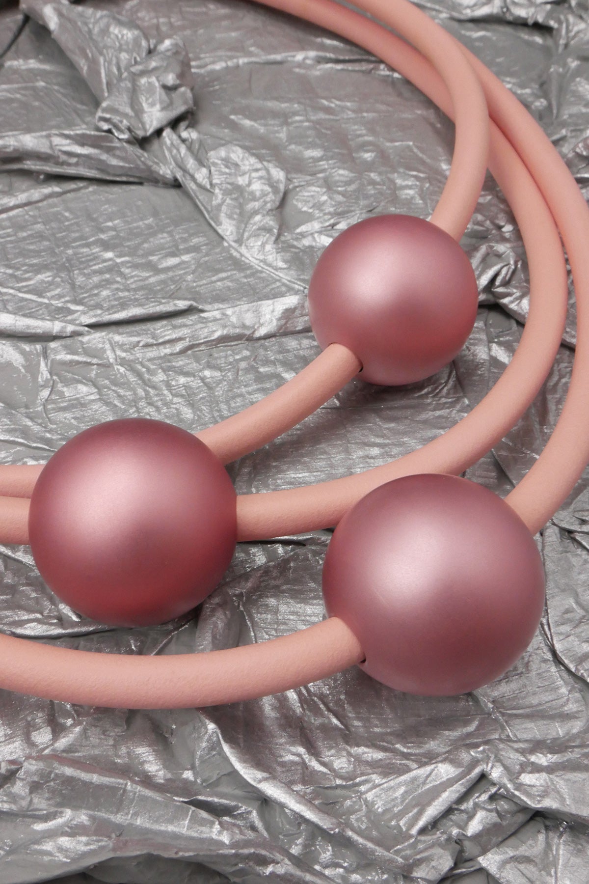 article: #504 Neckpiece Orb Matinée - Peony Pink